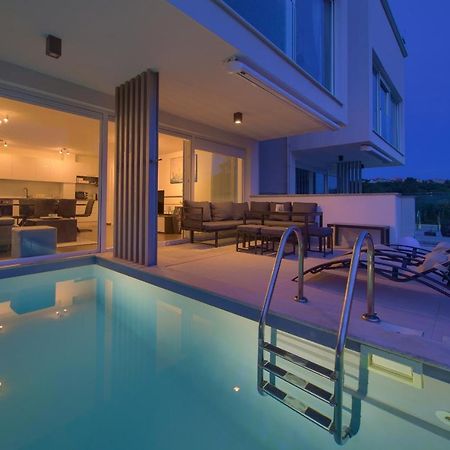 Villa Solis Lacus Modern Apartment - Private Heated Pool - Smart Tv Sky X - Free Parking Njivice Exterior foto