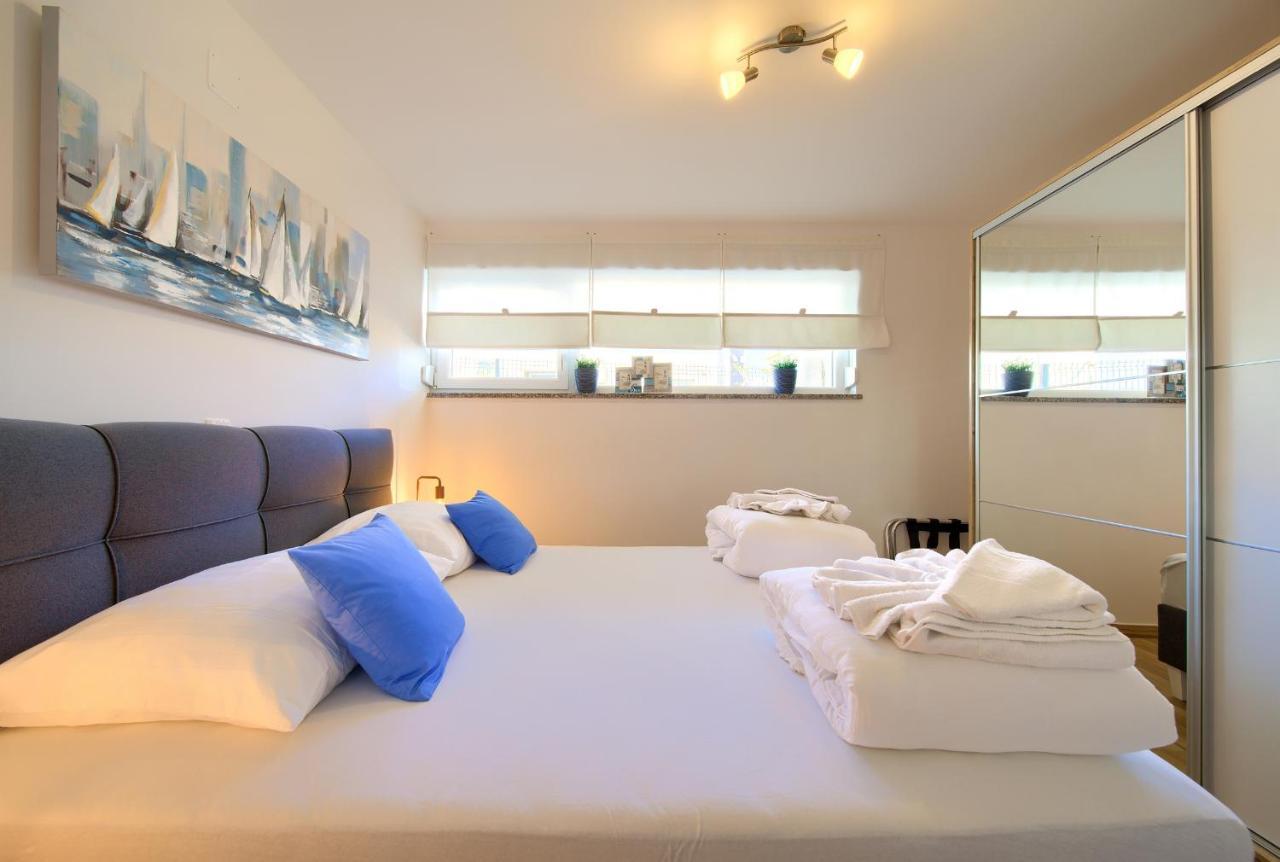 Villa Solis Lacus Modern Apartment - Private Heated Pool - Smart Tv Sky X - Free Parking Njivice Exterior foto