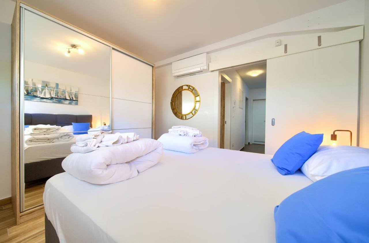 Villa Solis Lacus Modern Apartment - Private Heated Pool - Smart Tv Sky X - Free Parking Njivice Exterior foto