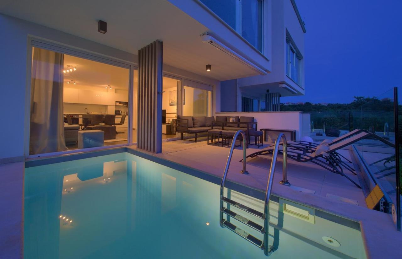 Villa Solis Lacus Modern Apartment - Private Heated Pool - Smart Tv Sky X - Free Parking Njivice Exterior foto